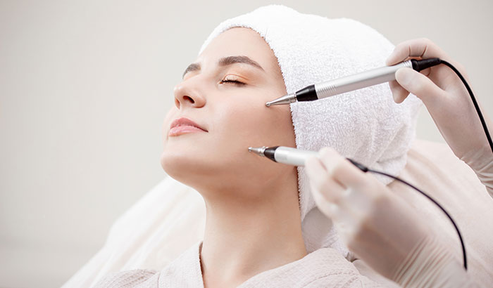 5 rekomendasi produk untuk menghilangkan bruntusan di wajah