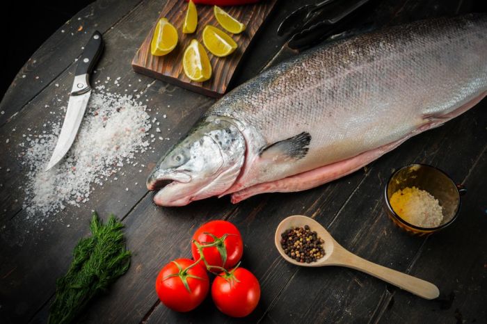 5 manfaat salmon yang bisa diperoleh bagi kesehatan