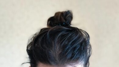 5 penyebab rambut berminyak dan solusinya