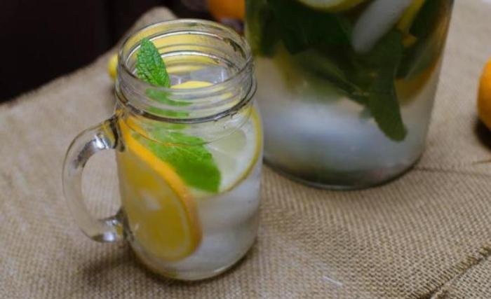 5 manfaat infused water bagi tubuh