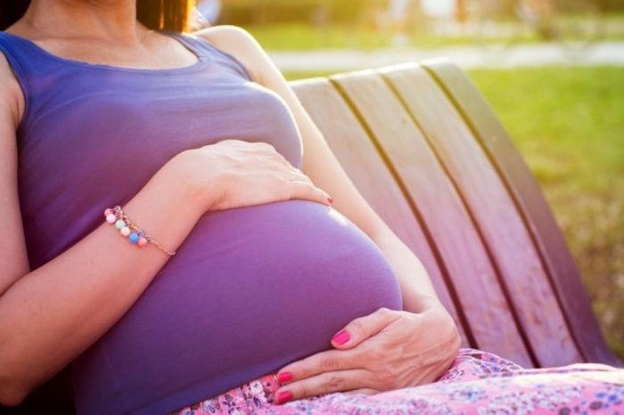 5 mood booster buat suami yang menghadapi istri hamil muda